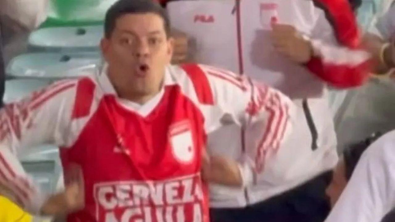 Vídeo: torcedores do Santa Fe fazem gestos racistas contra torcida do Corinthians