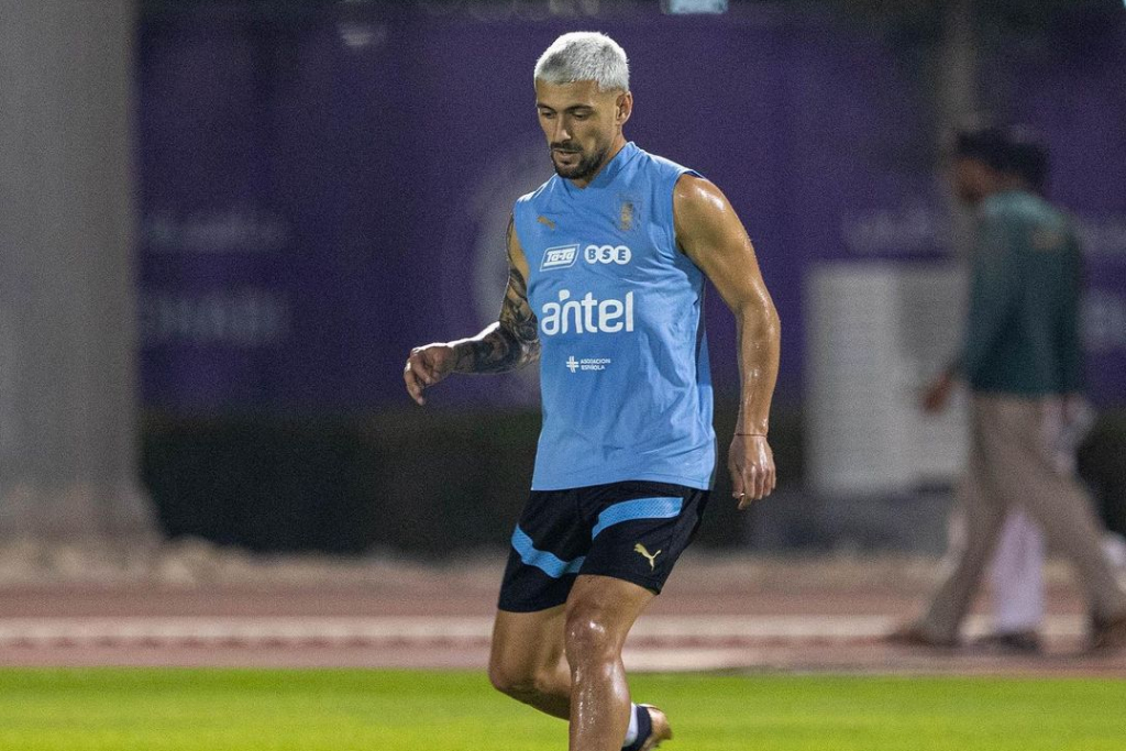 Arrascaeta vira dúvida para a Copa do Mundo após sentir dores na panturilha