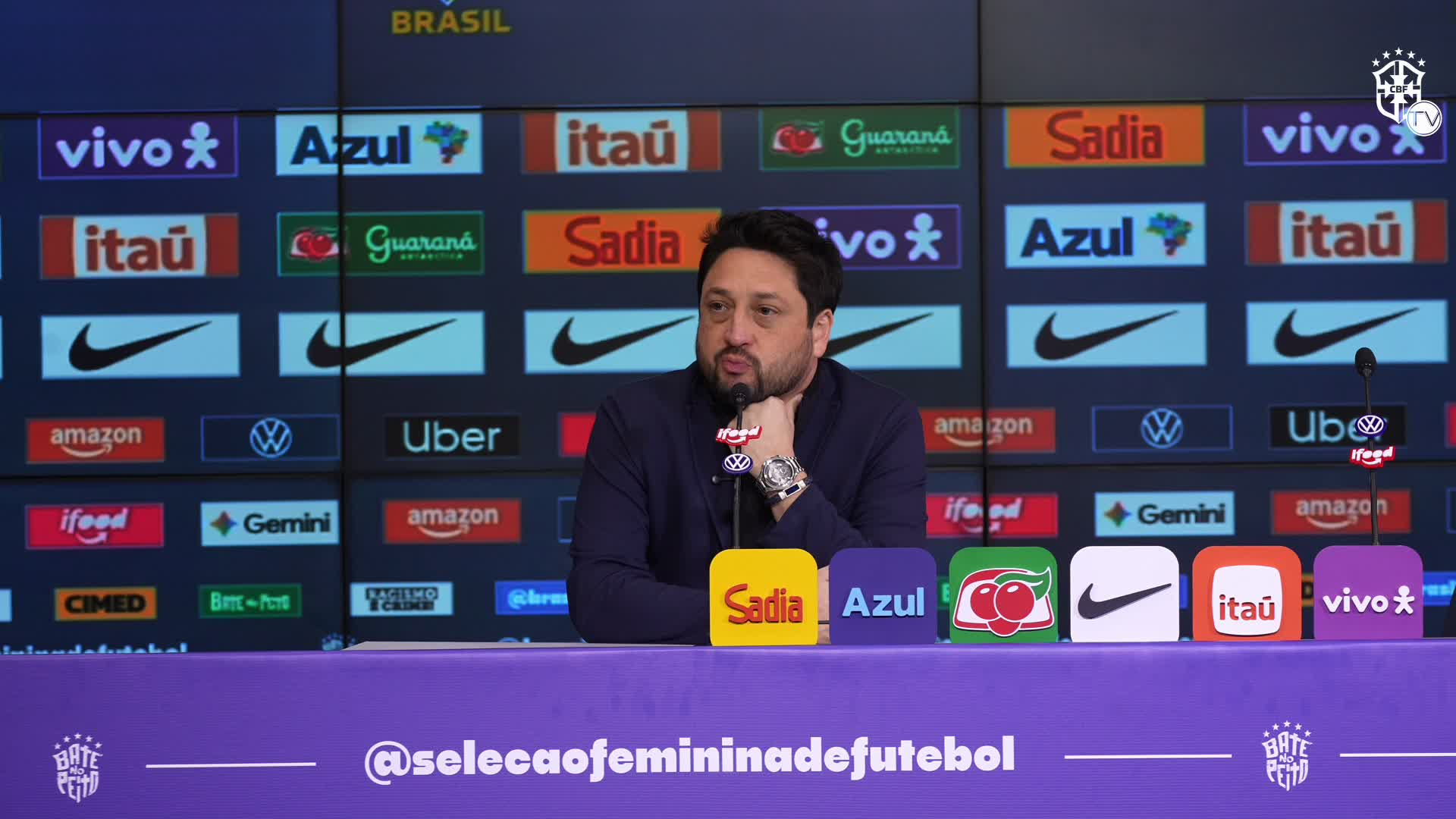 Arthur Elias critica arbitragem após derrota para os EUA e fala em desrespeito à Seleção