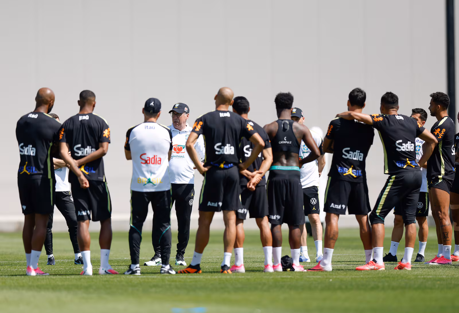 Com novidades, Brasil encara o Egito no último compromisso antes da Copa