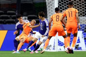 Em jogo movimentado, Holanda e Japão empatam na abertura do grupo F da Copa do Mundo