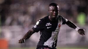 Hinestroza já conversa com outros clubes para deixar o Vasco