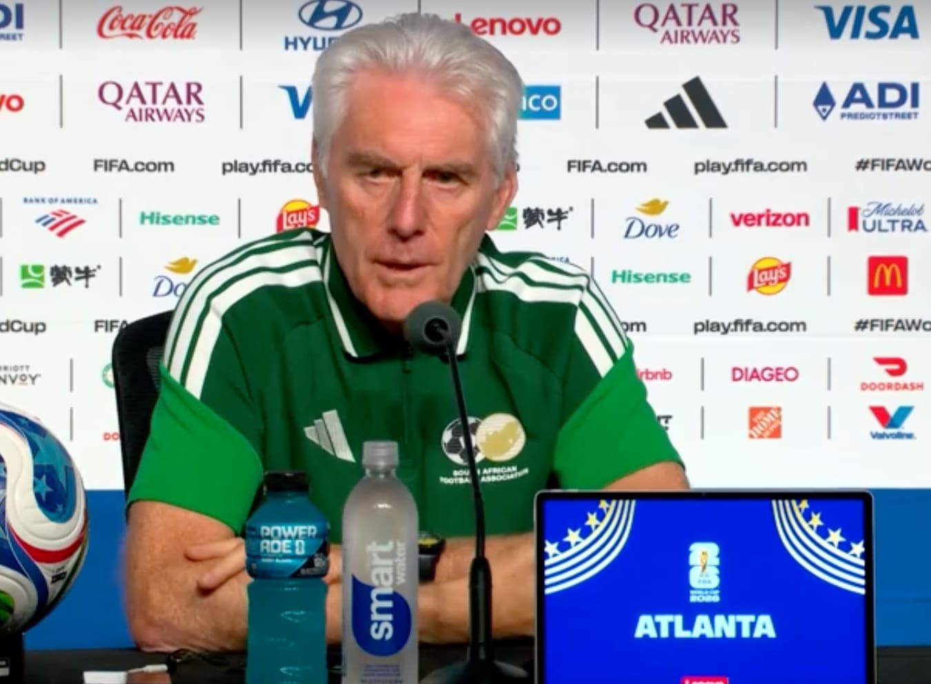 Hugo Broos pede silêncio a críticos antes do jogo crucial
