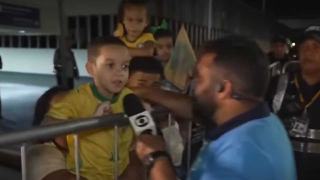 Pequeno torcedor detona Neymar ao vivo na Globo e reação de repórter viraliza