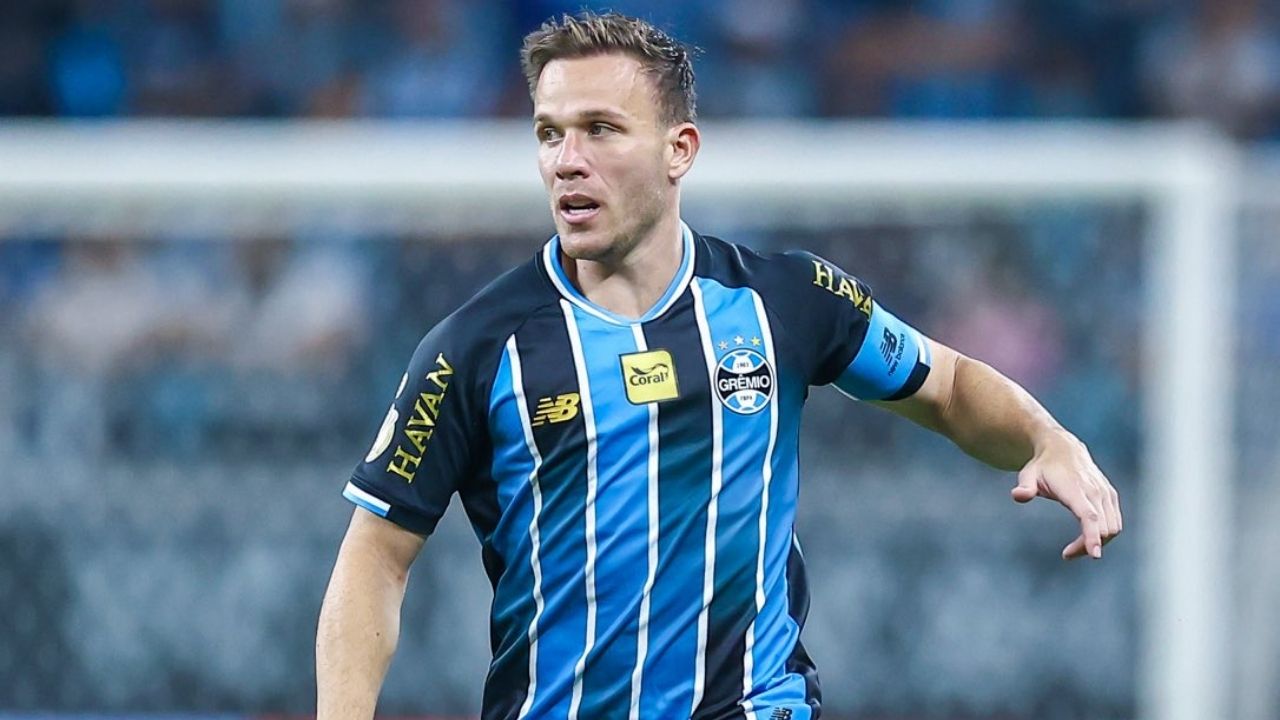 Sem acordo com a Juventus-ITA, Grêmio comunica saída do volante Arthur